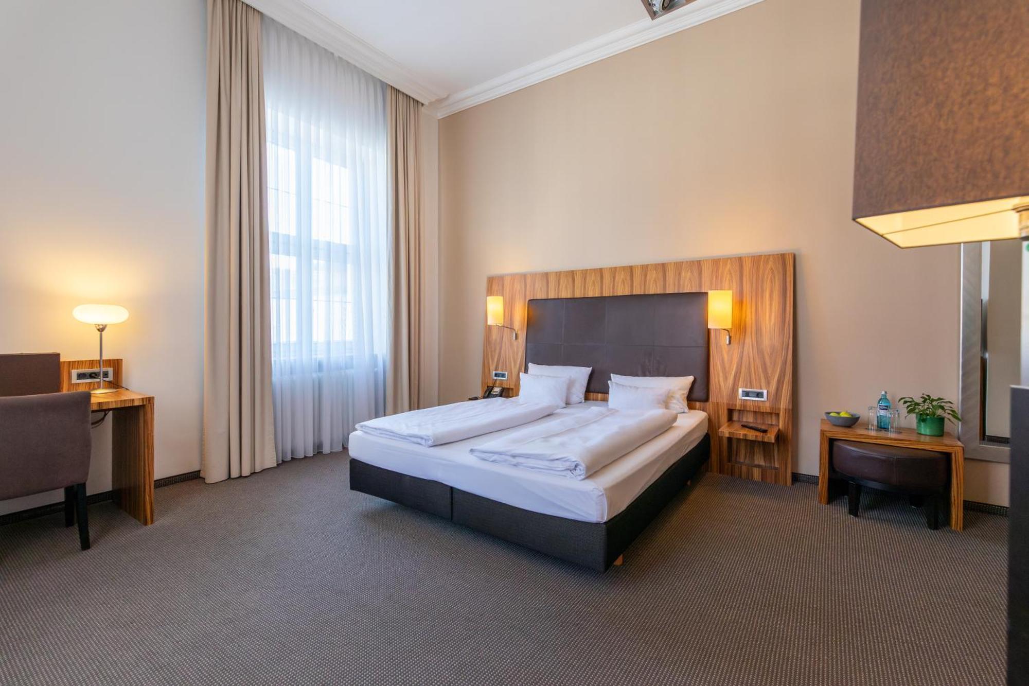 Herzogshof - Boutique-Hotel Am Dom Регенсбург Екстер'єр фото